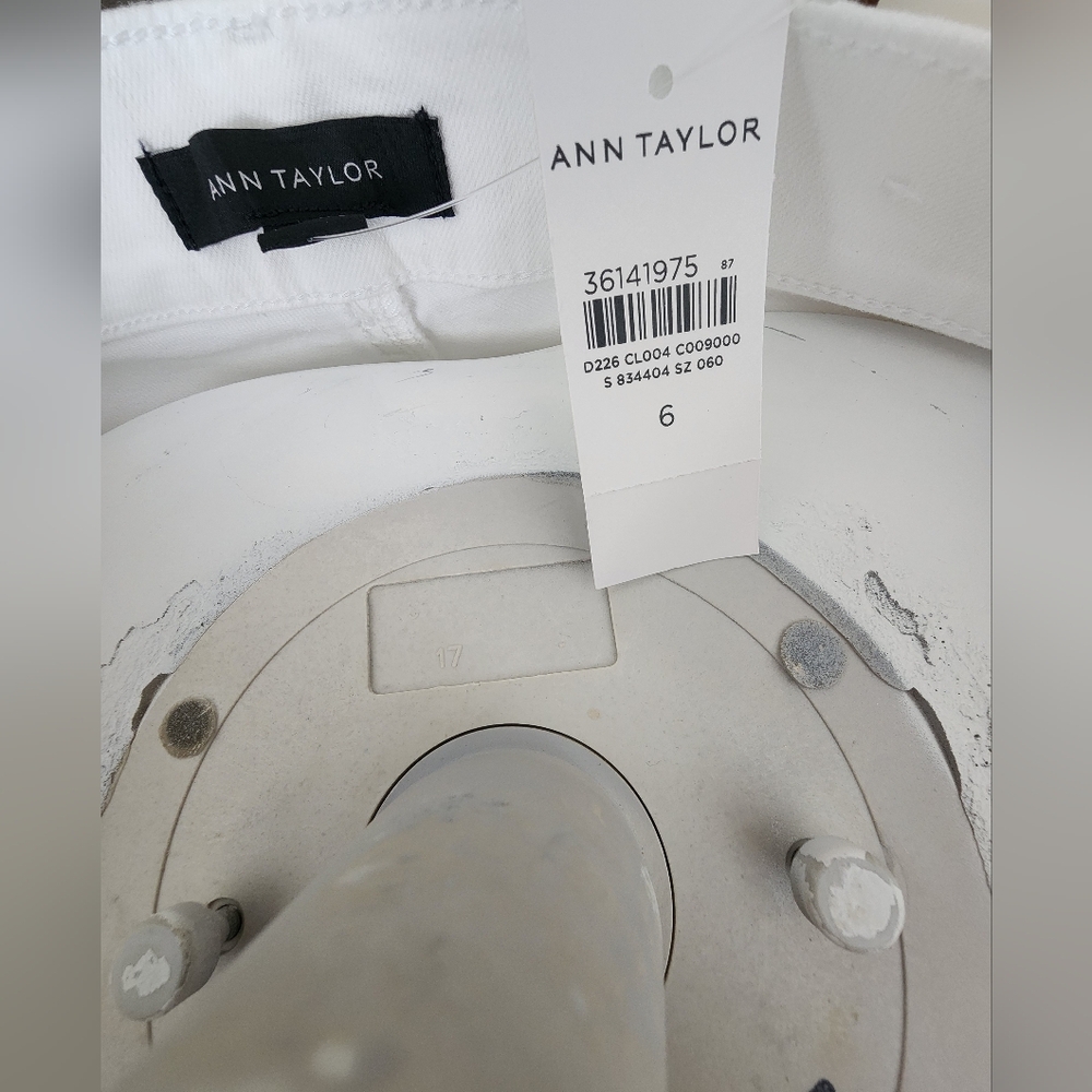 NWT-Ann Taylor White Bootcut Jeans!!๐ฉต๐ - Picture 9 of 10